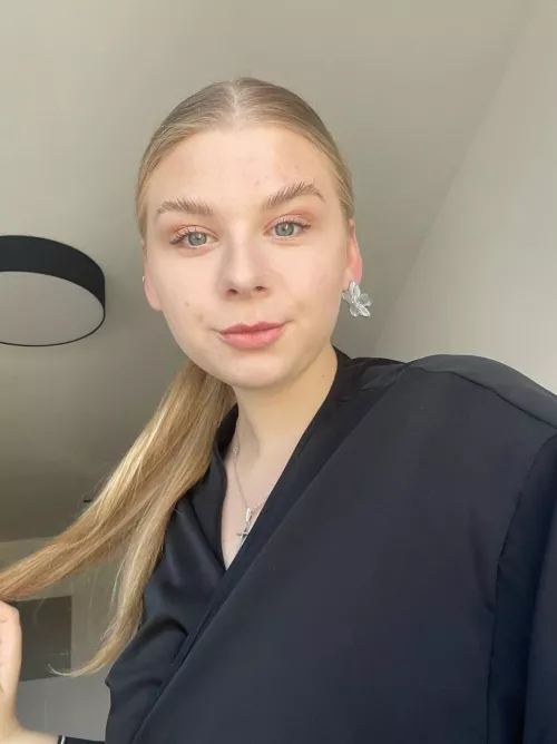 I'm bored and home alone now by sandysunnyy