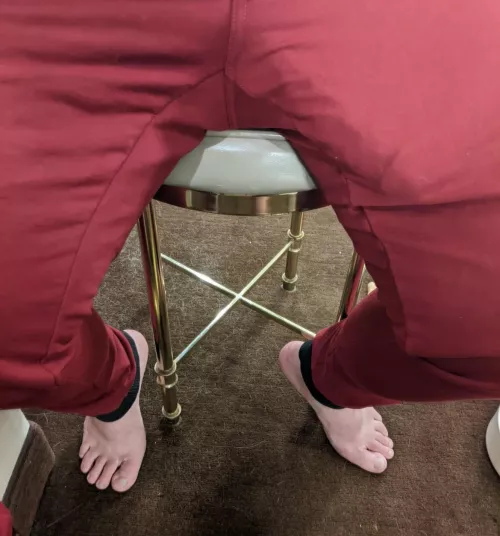 I’m loving the outline I get in these track pants. by Flat-Ear-9199