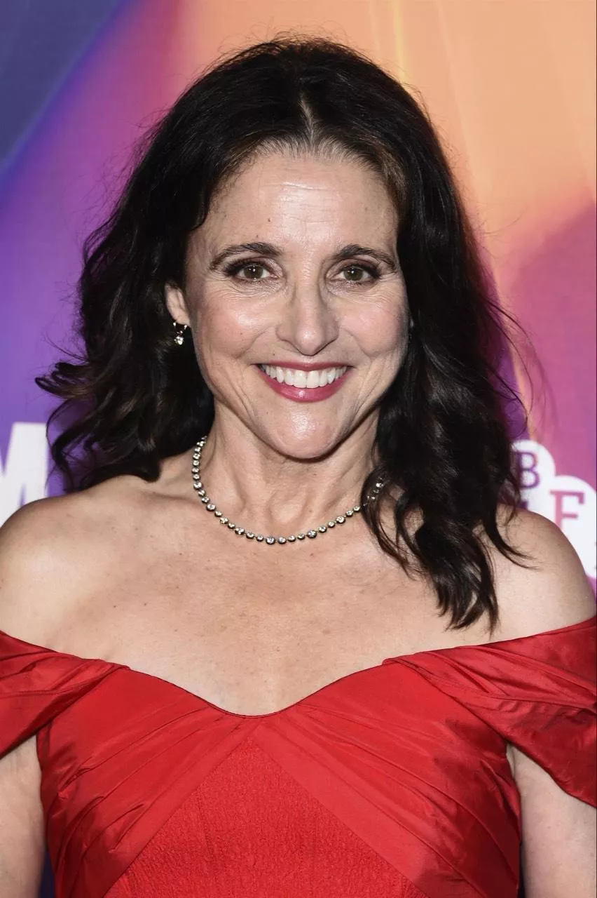 Julia Louis-Dreyfus posted by TechnicalExternal963