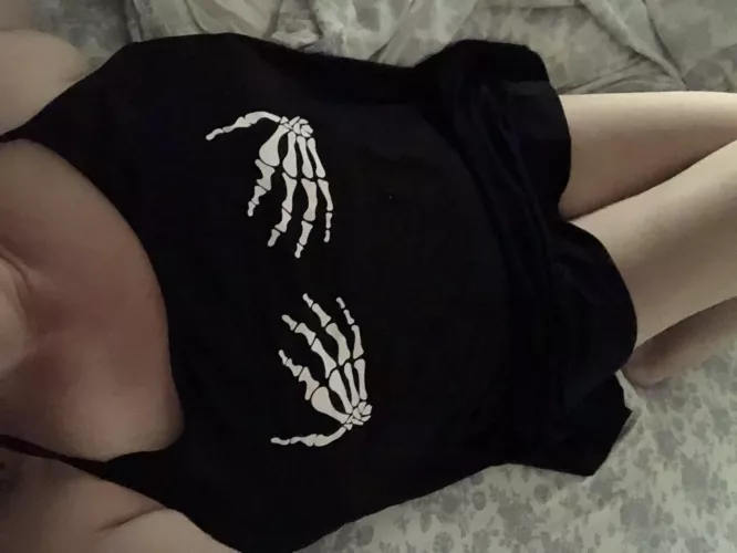 Lazy morning in bed by sakurasnow13