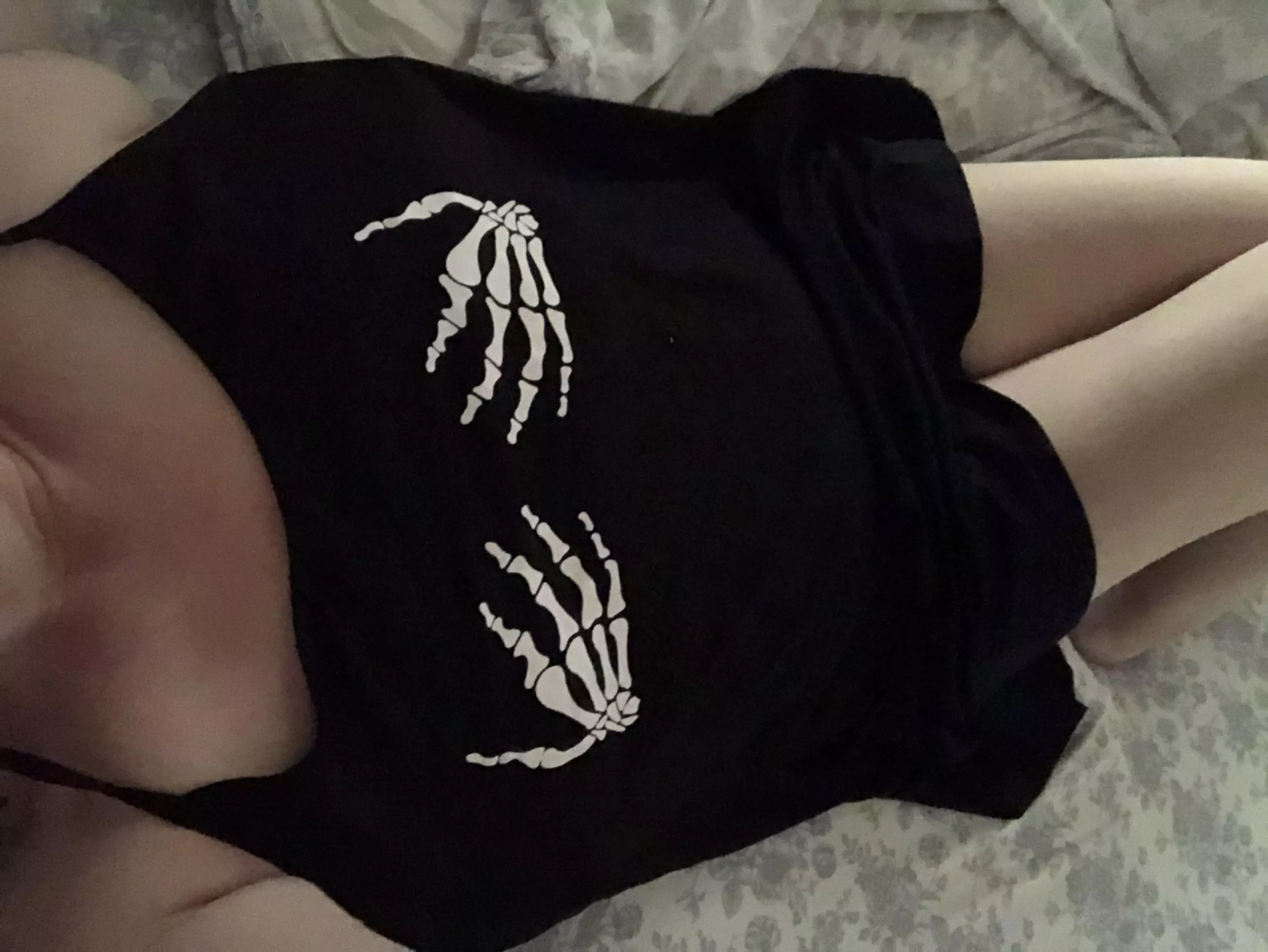 Lazy morning in bed posted by sakurasnow13