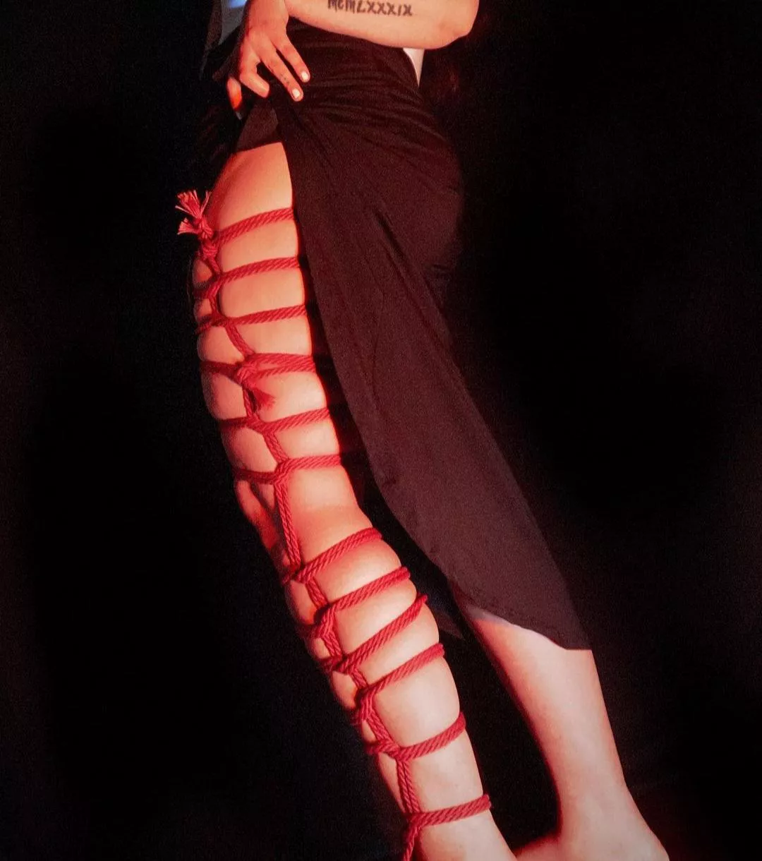 Leg tie  posted by rachelle9xx