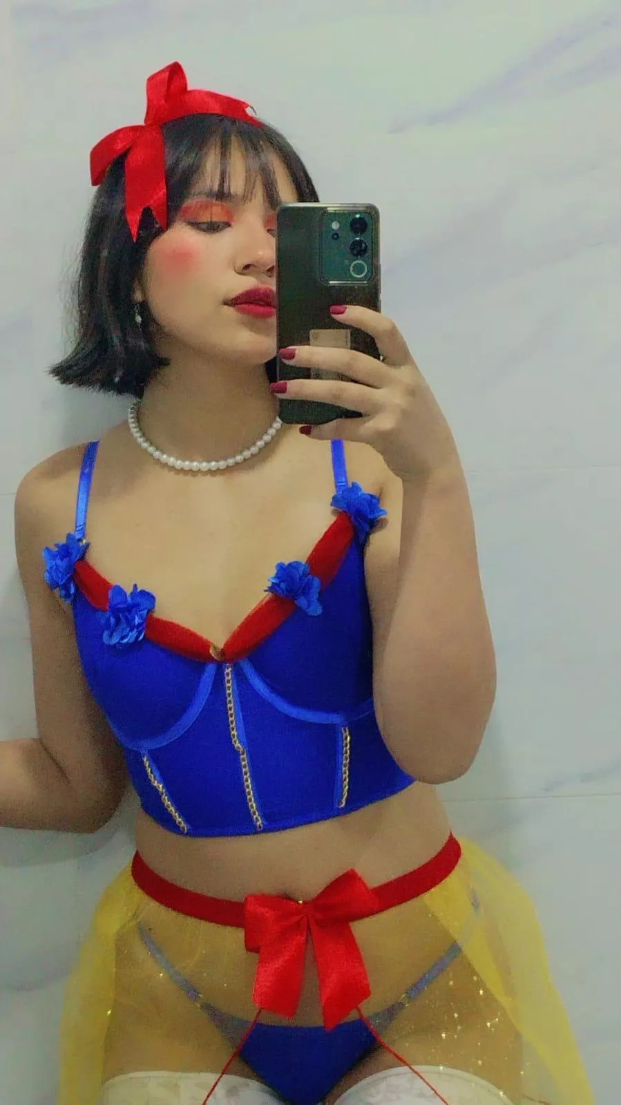 [lina_bedoya] 🍎Come and meet my 3 favorite guys! Happy, Grumpy and Shy, their function is to achieve my orgasm🍎 posted by Lina_bedoya