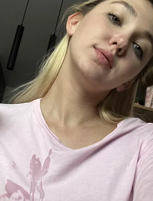 Morning semen on my T-shirt by Arya_Doll