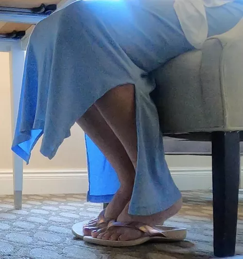 Perfectly aligned for licking  by troawiegh