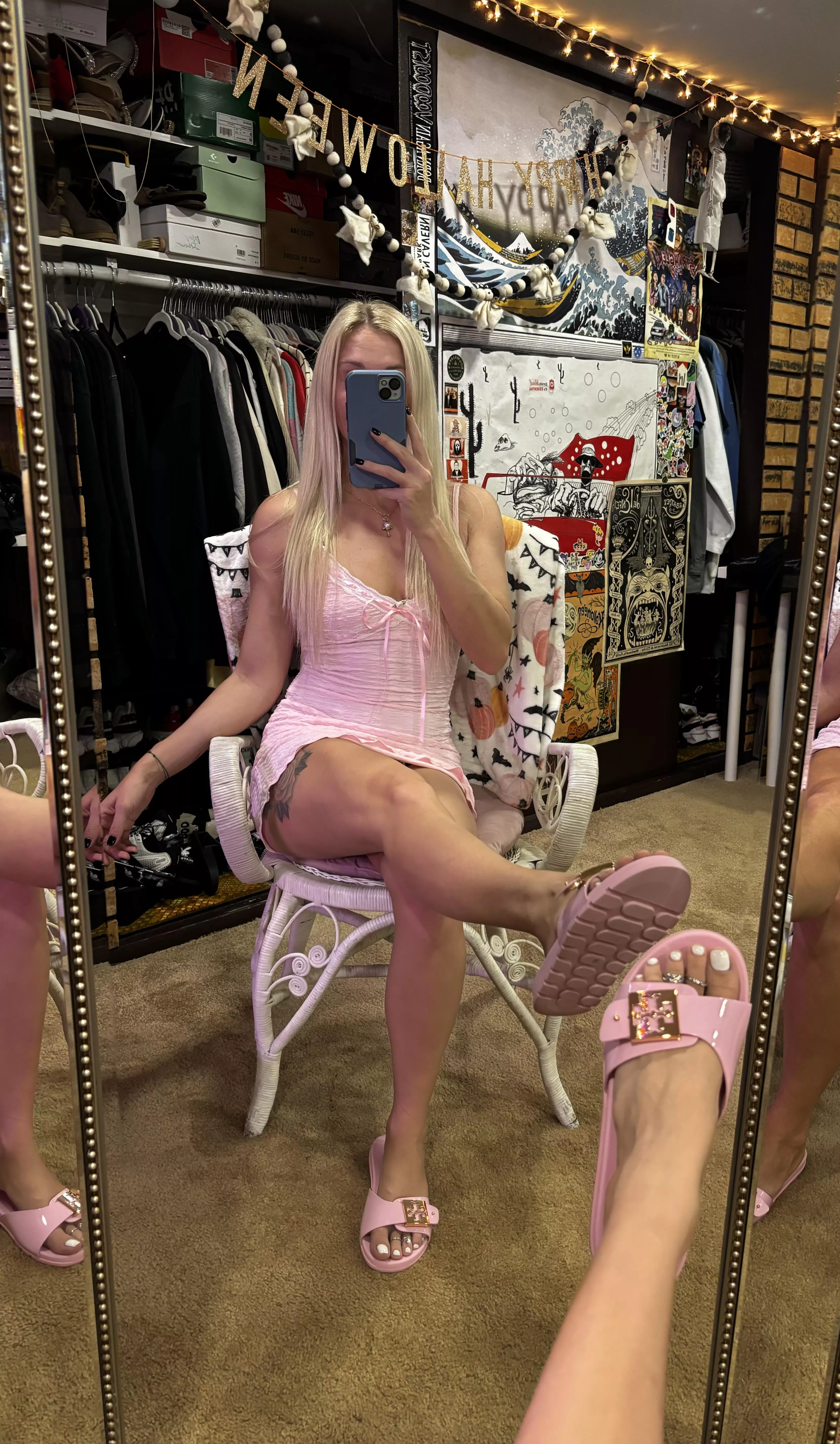 Pink and white just pop 🌸 [oc]  posted by H0rrorBabyXxX