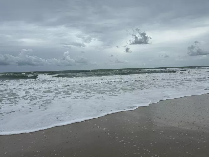 Pre-hurricane beach day by 8whereswaldo8