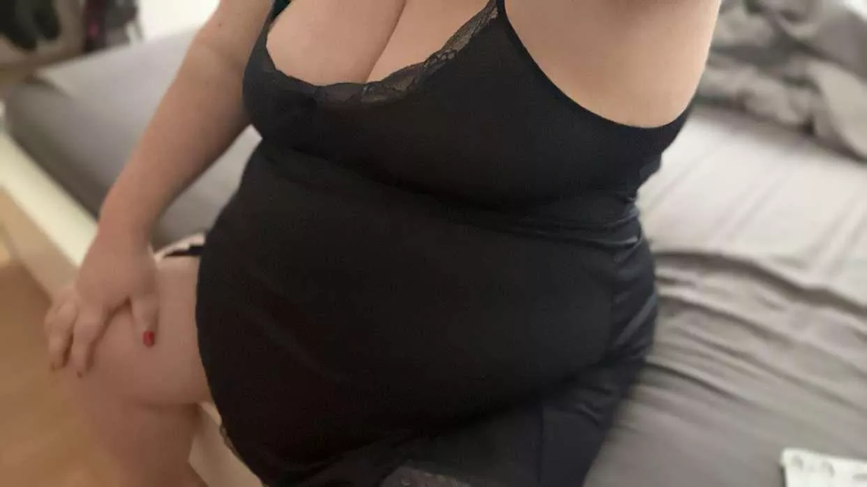 Such a big heavy belly  posted by Matureannabbw