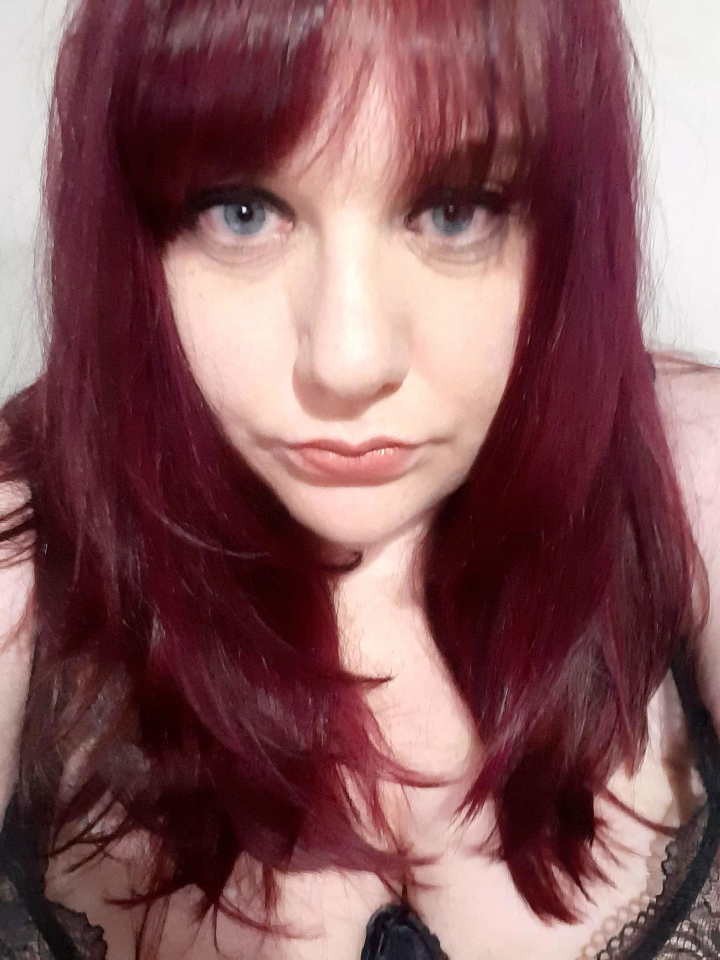 Very serious face 🤭 posted by MollieMansfield