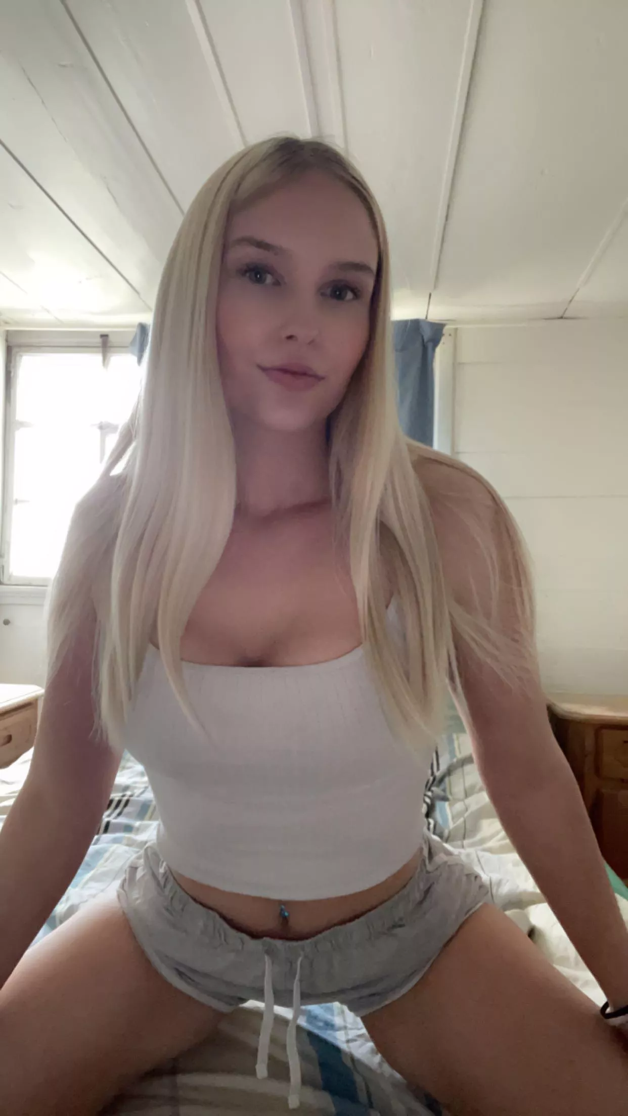 Who is looking for a breeding fetish 18yo blonde posted by BananHannah2005
