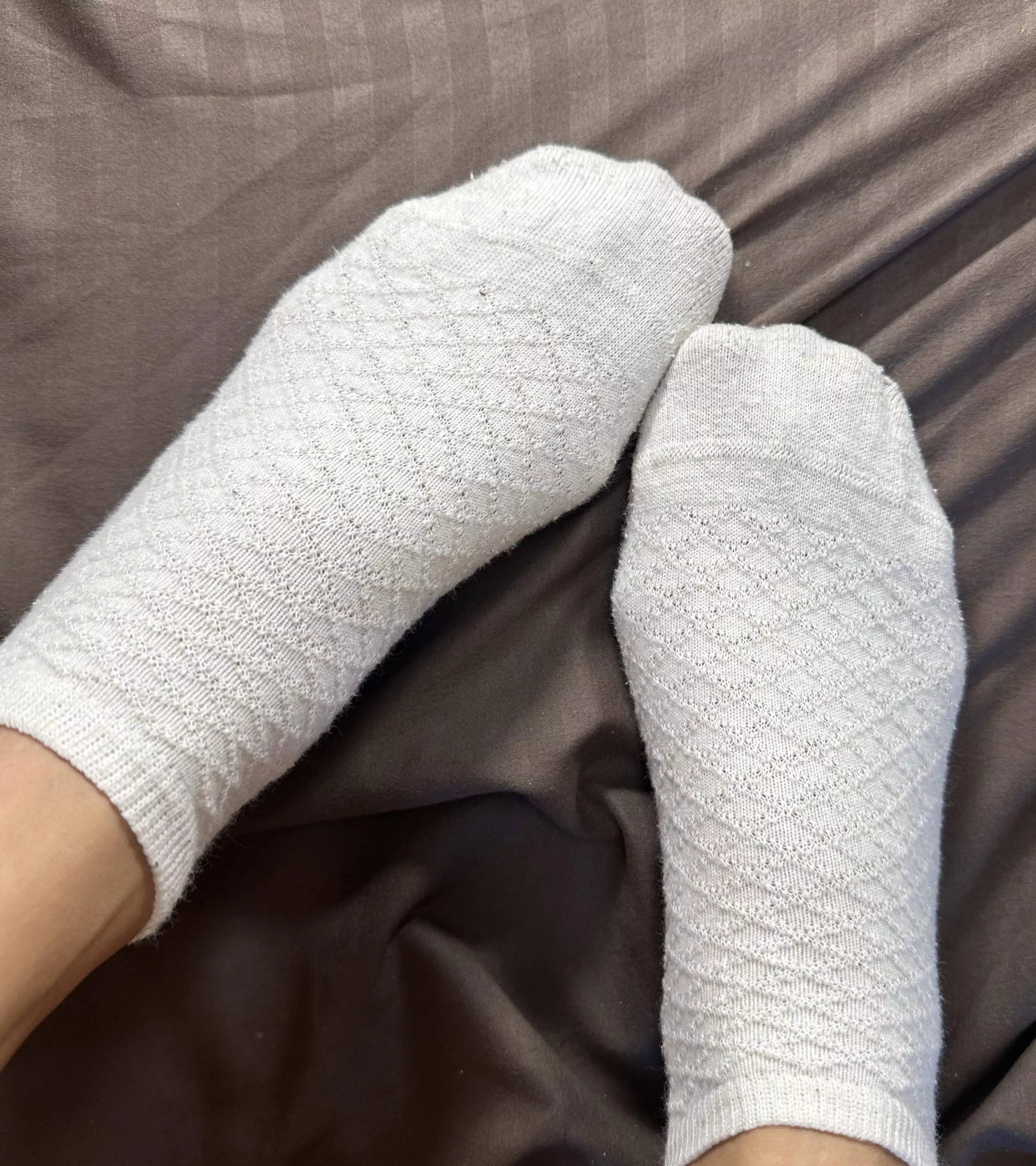 Would you enjoy my feet on your face posted by RainyPrincesss