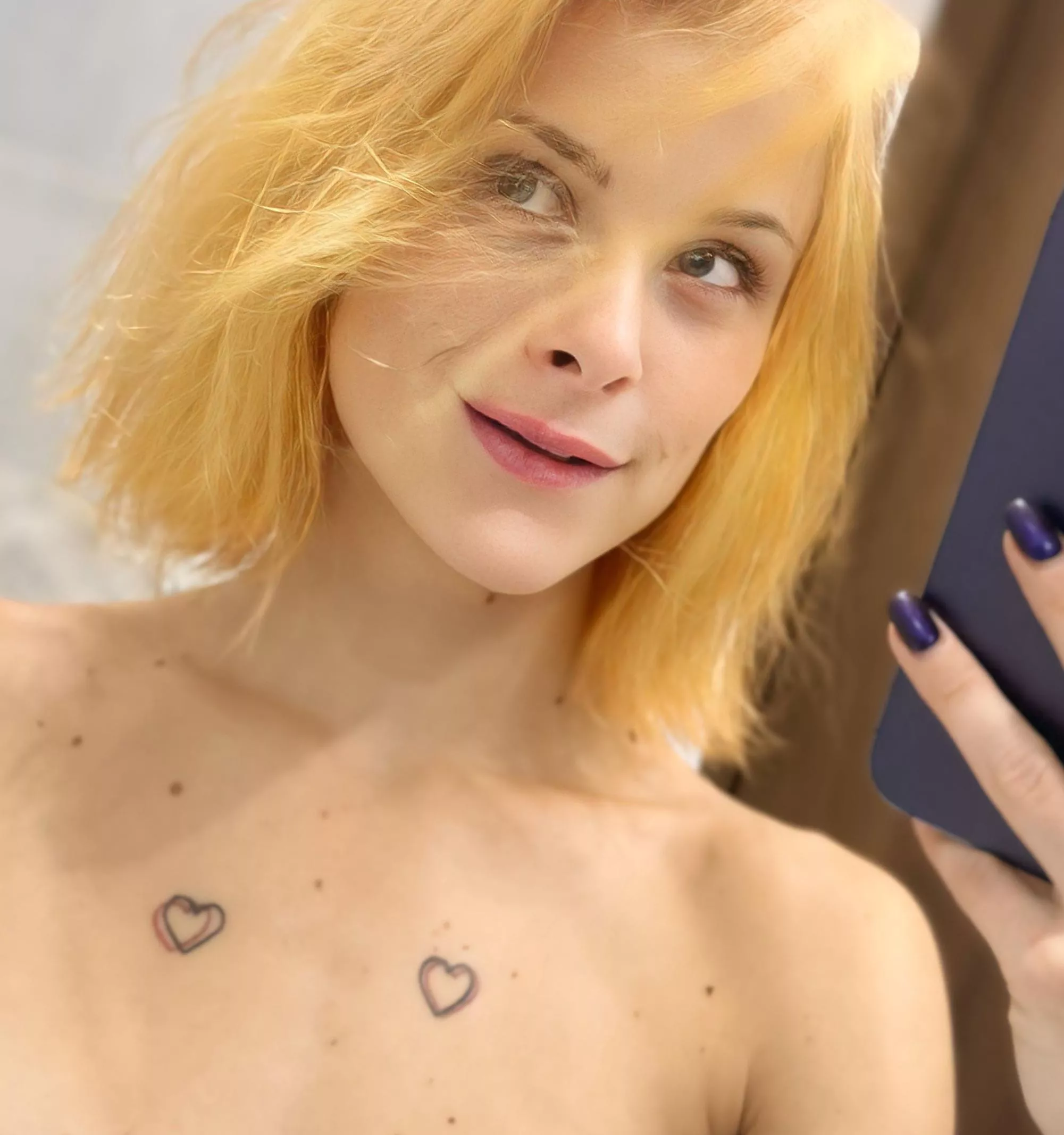 you can tell by my smile that I'm completely naked posted by PurpleRainnss