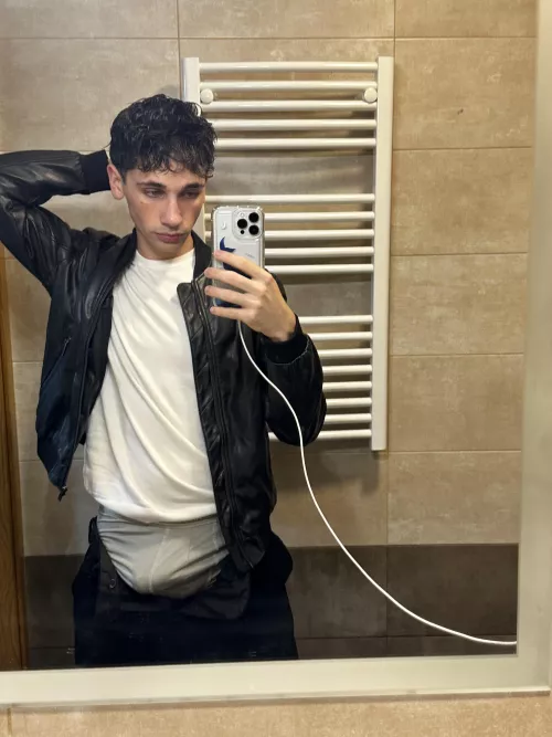 19y/o😶‍🌫️ by gianmartinezz