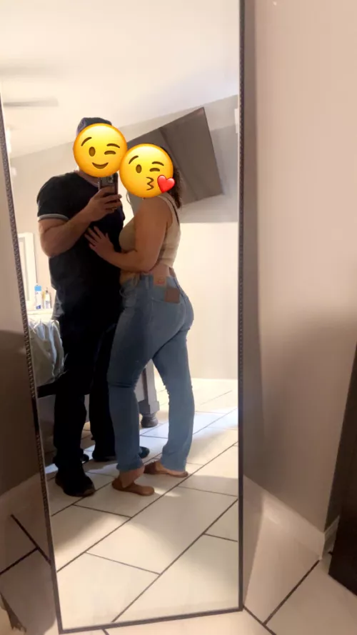 [31/27] looking for a Halloween party this weekend.   A couples and single F only one if they have one.  by RealCouple4fun