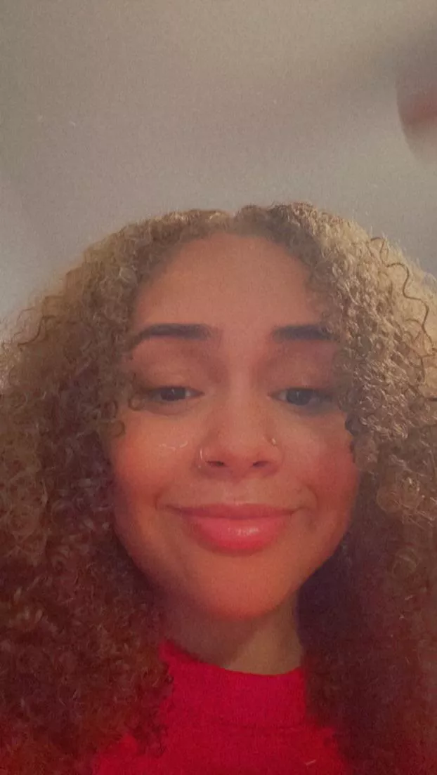 Anyone wanna smoke and get head from my wife? posted by sharinicaring