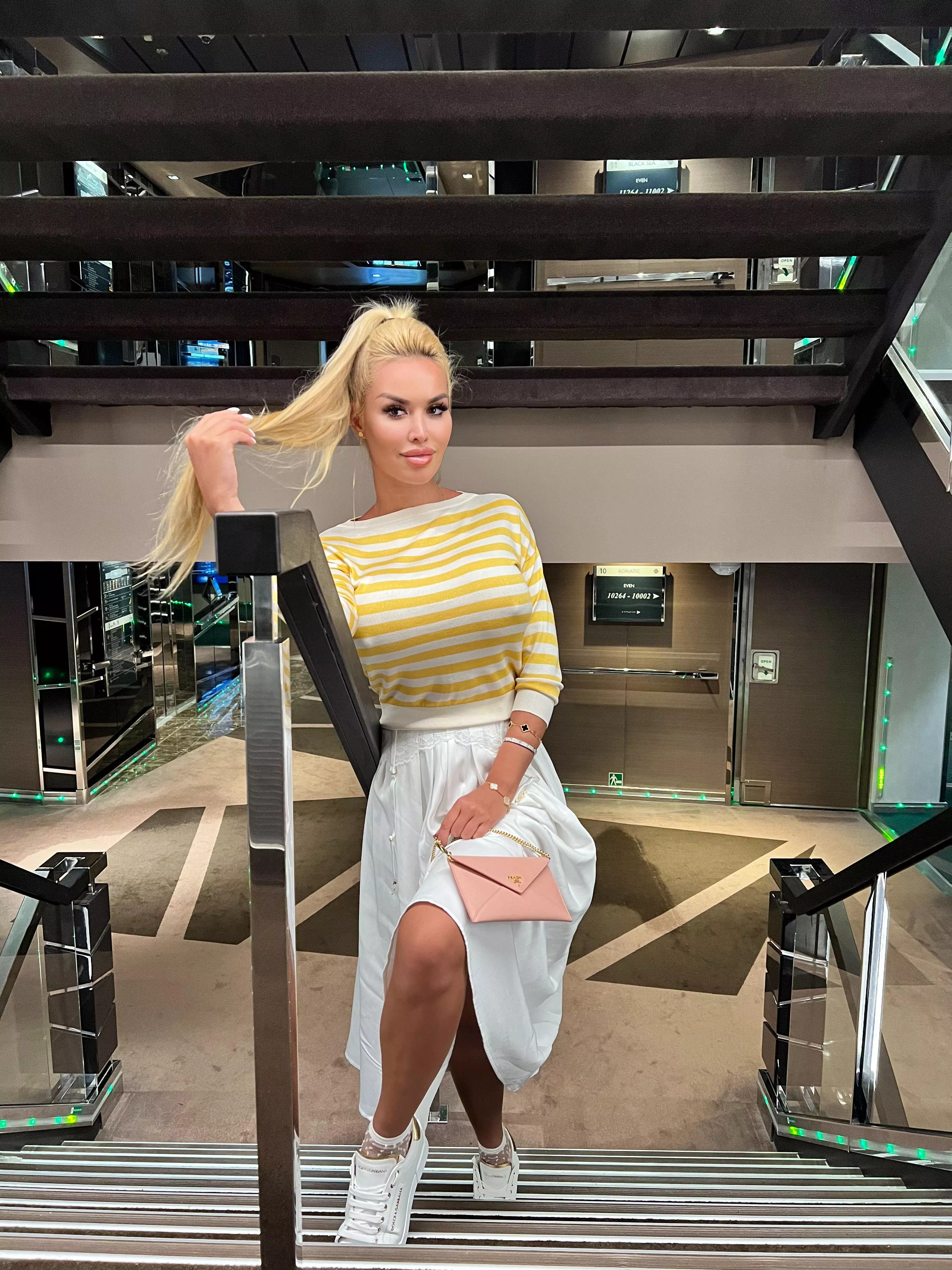 blonde girls with pony tail looks so cute posted by KaterinaLux