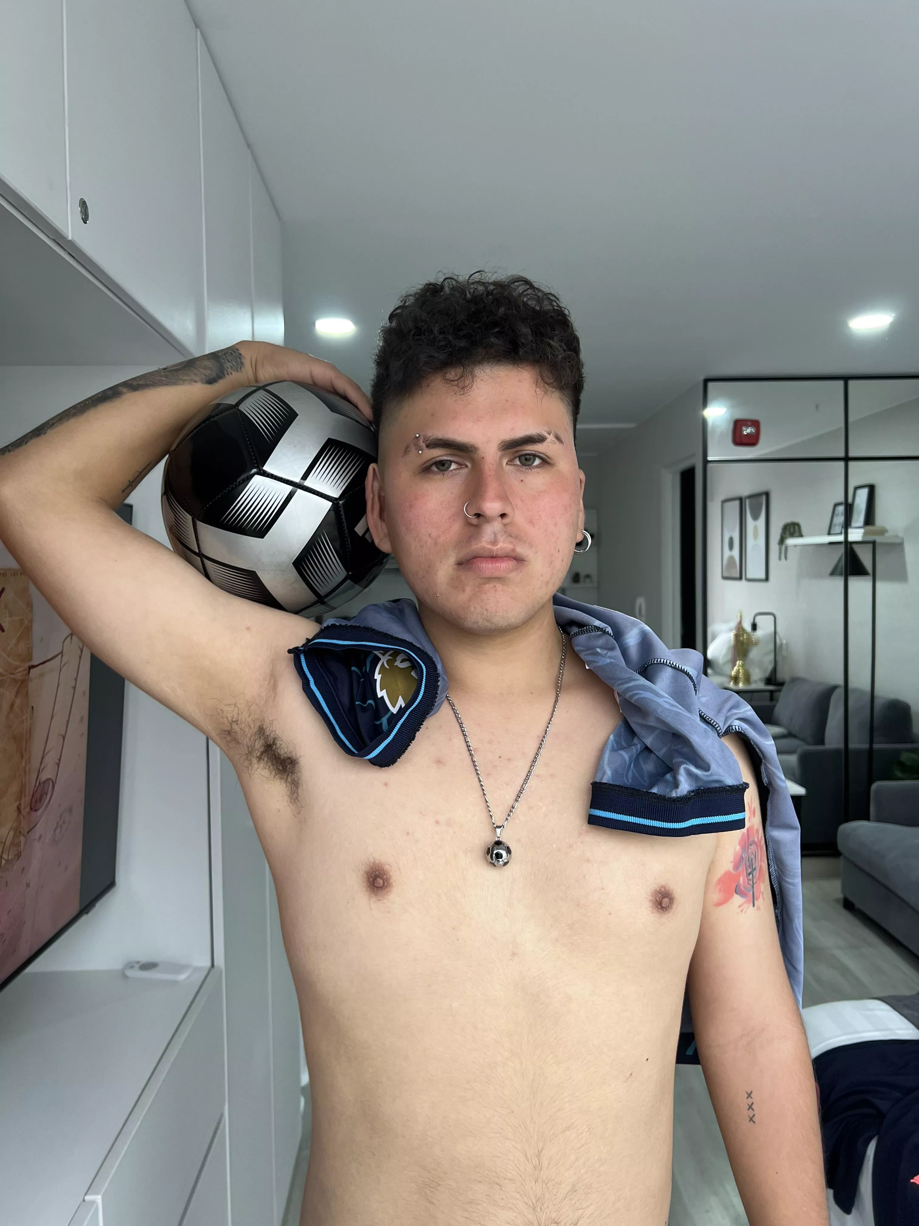 Bro, would u sniff even tho I don’t wear deodorant afte my soccer game?????  posted by joanmanly