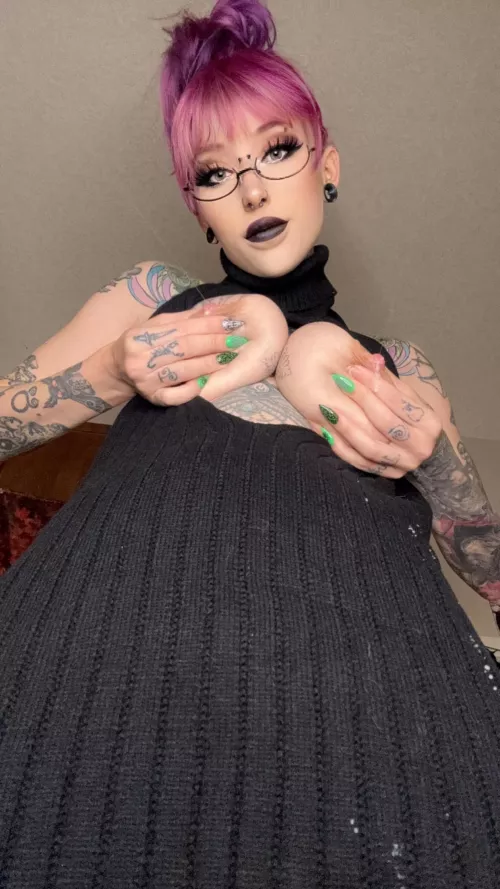 Catch it with your tongue  by lillith-lethya