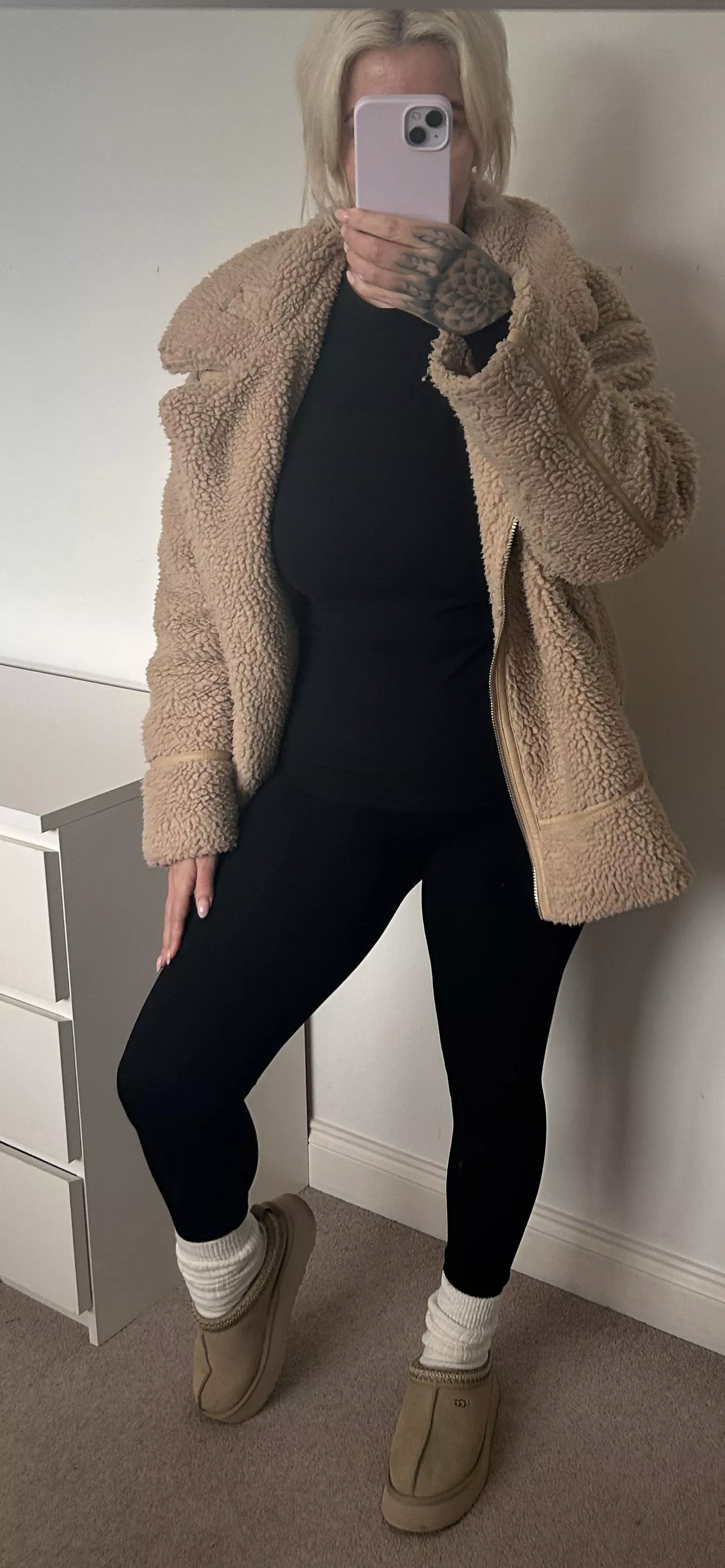 cosy & cute 👸🏼 posted by prettylilfeet_