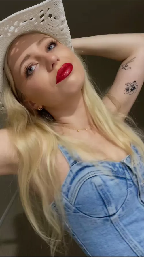 Denim and a red lip are the ultimate combo  by daisydreamgirly