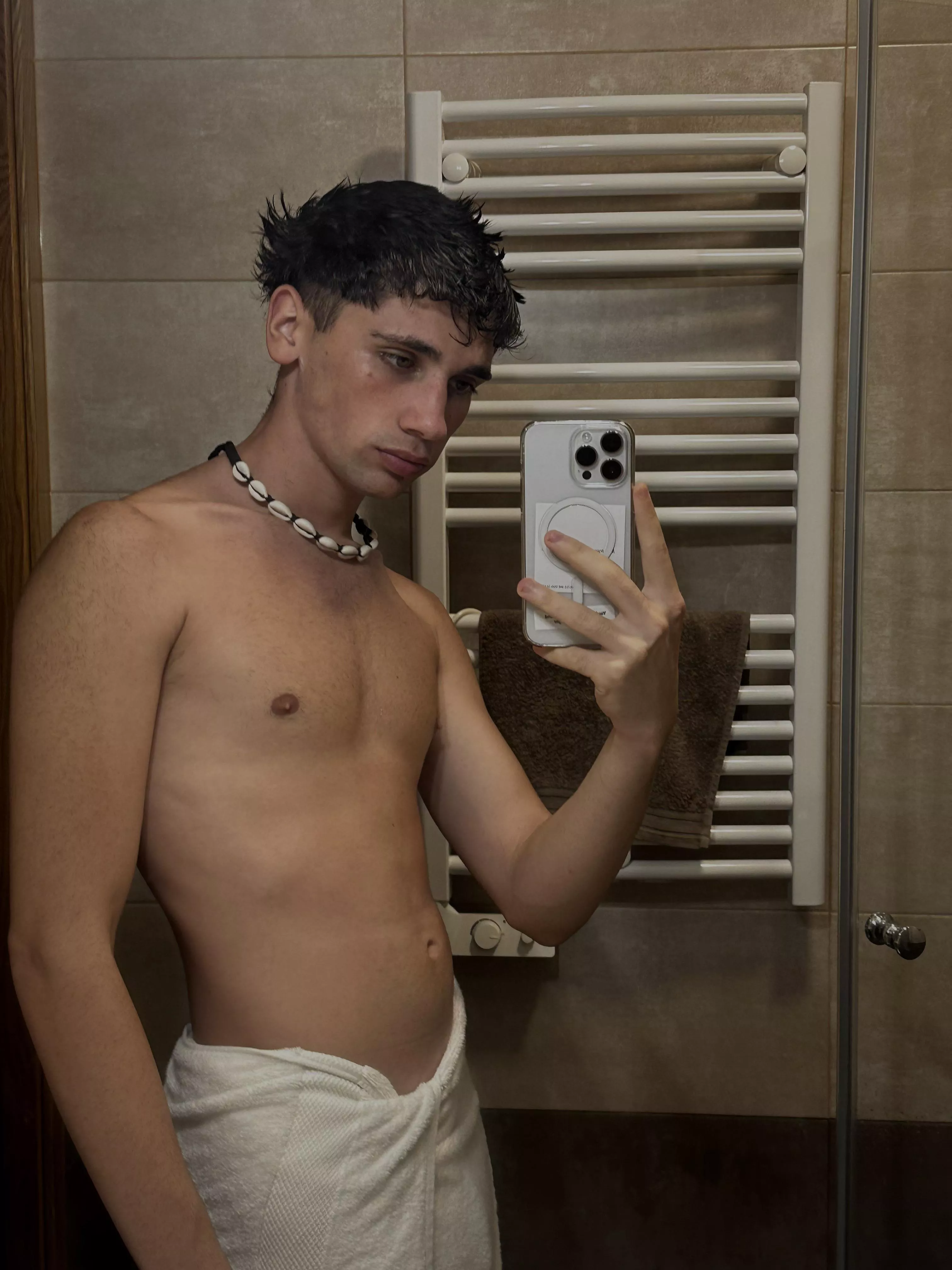 DM me for toweless pic (19) posted by gianmartinezz