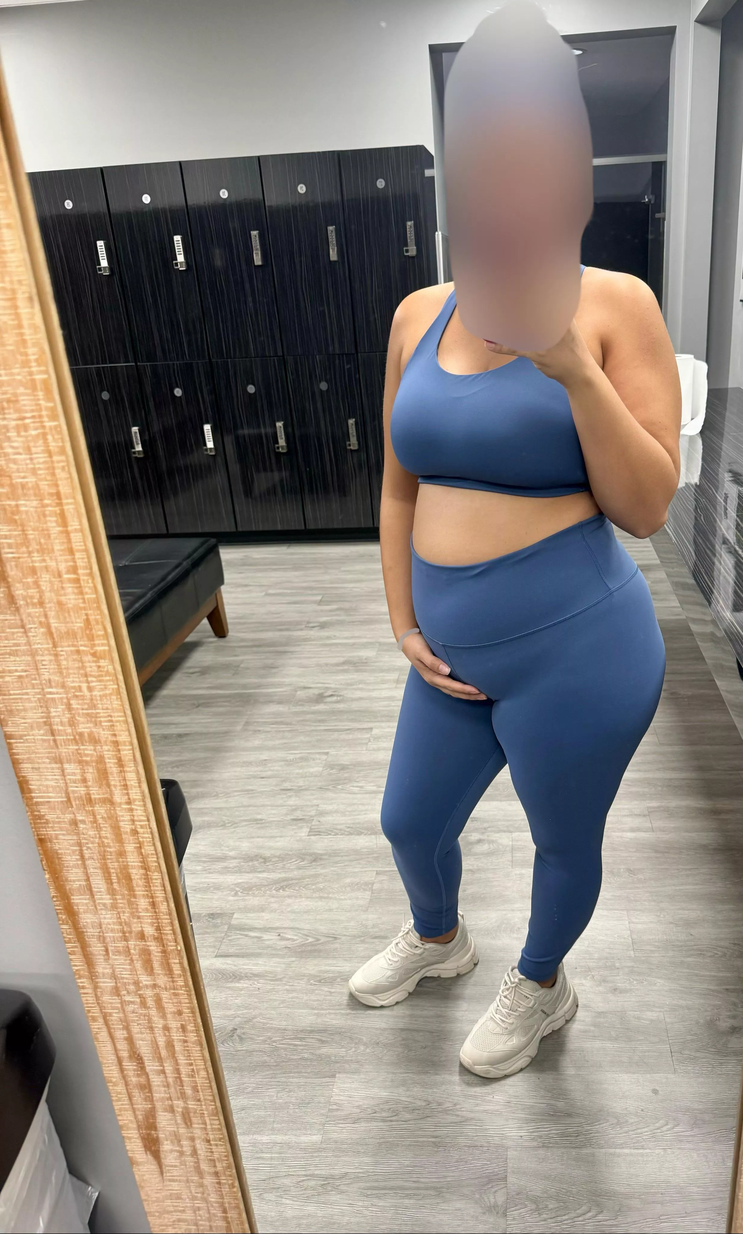 Fit pregnant mommy  posted by Middle_Inspection612