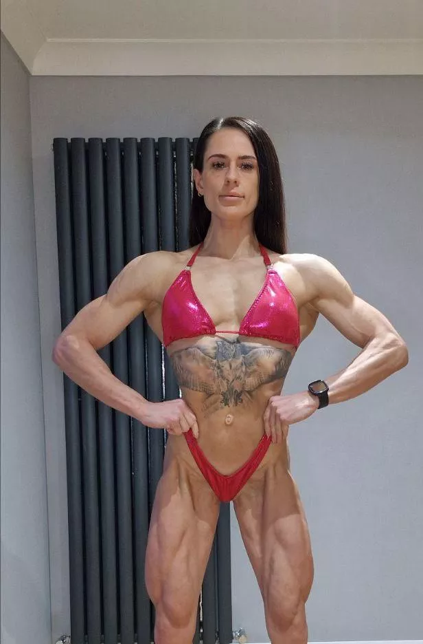 Flexing my arm muscles like a sexy boss! posted by GlamorousGrit