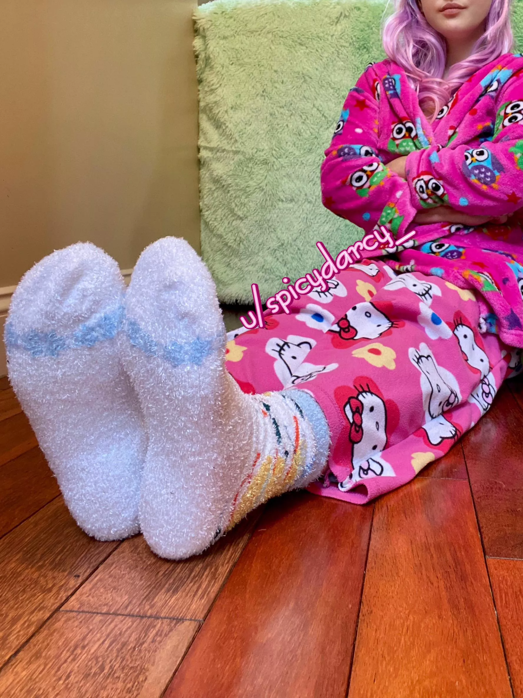 fuzzy and comfy morning … come join! posted by Spicydarcy_