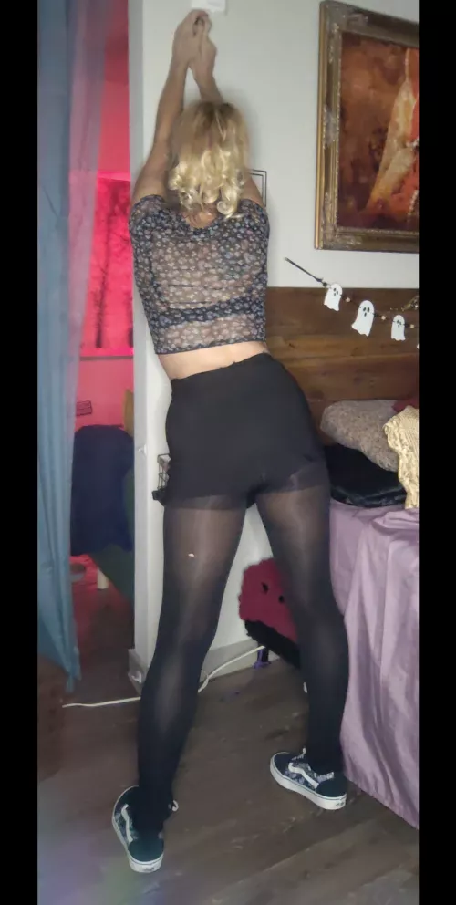 Glad it's casual tights season  by smurfydoesdtown