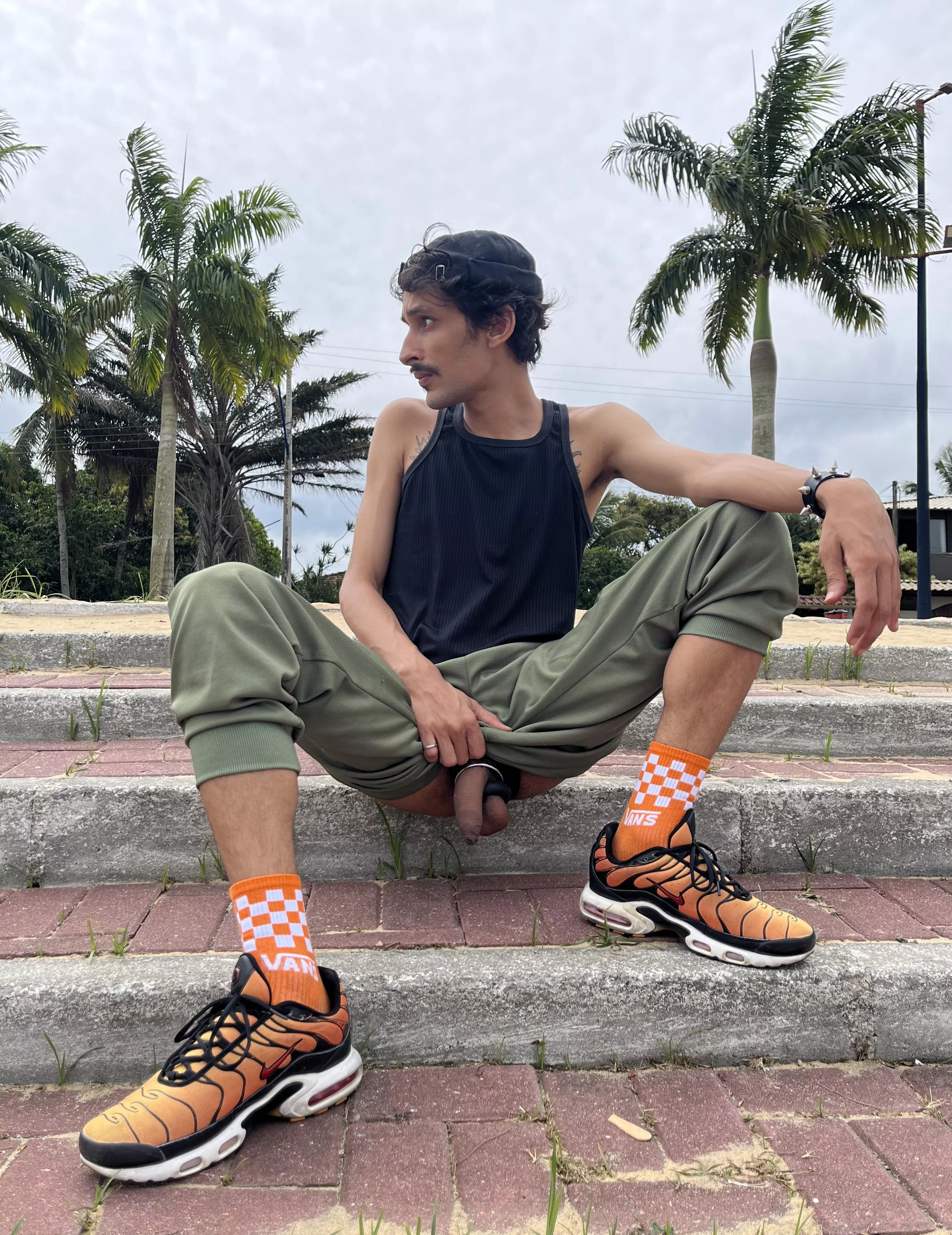 Hanging out 🫢😛😵‍💫 posted by xxxbyu