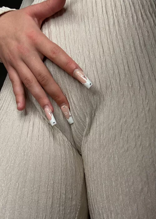 Here is my 18yo cameltoe  by Helin-Cutie321