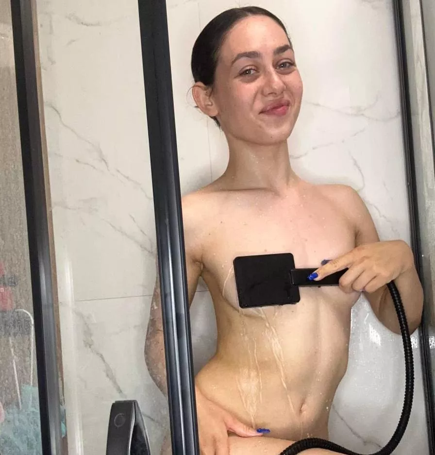 I always have a smile on my face posted by meledylove