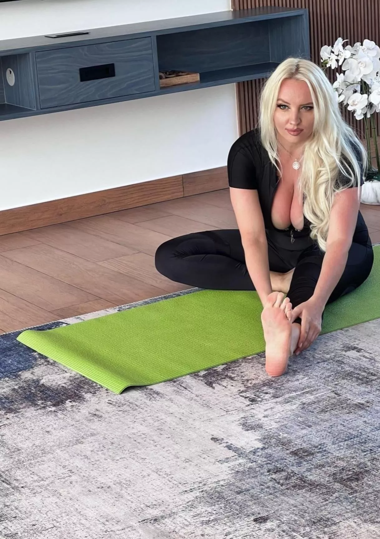 I know the power of my toes [IUTR]  posted by CelestialCherryCharm