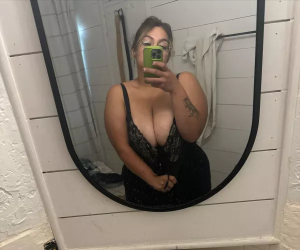 I know you’re missing me  by radiantlove234