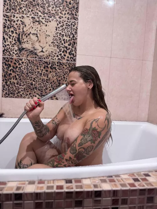 I love the way the water crashes on my big tits by camelelymommy