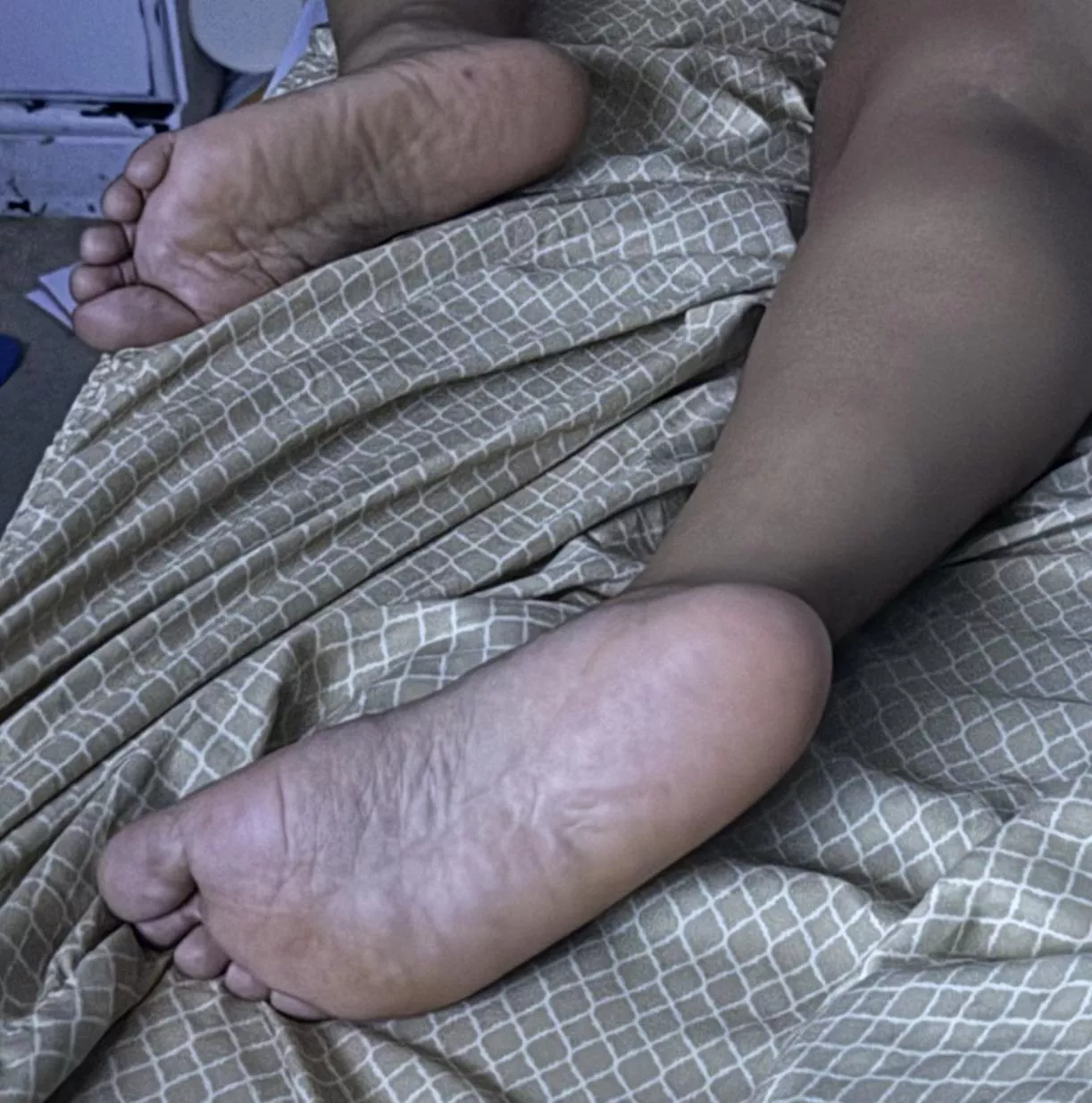 I love worshipping these sexy feet 👅 posted by Particular-Lemon-775