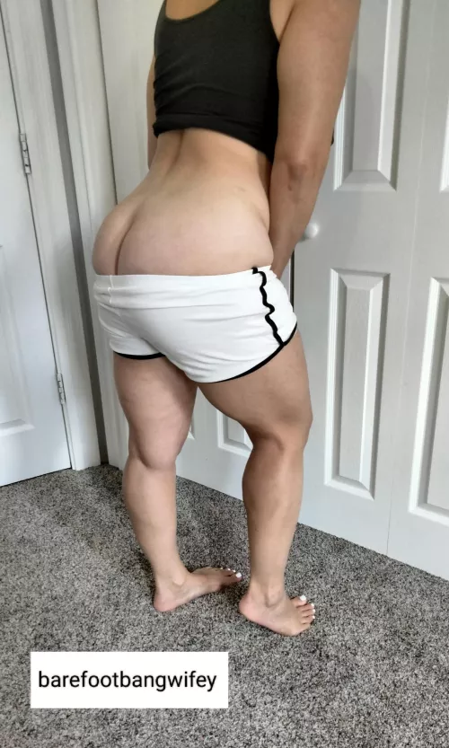 I'm a curvy milf and always horny by barefootbangwifey