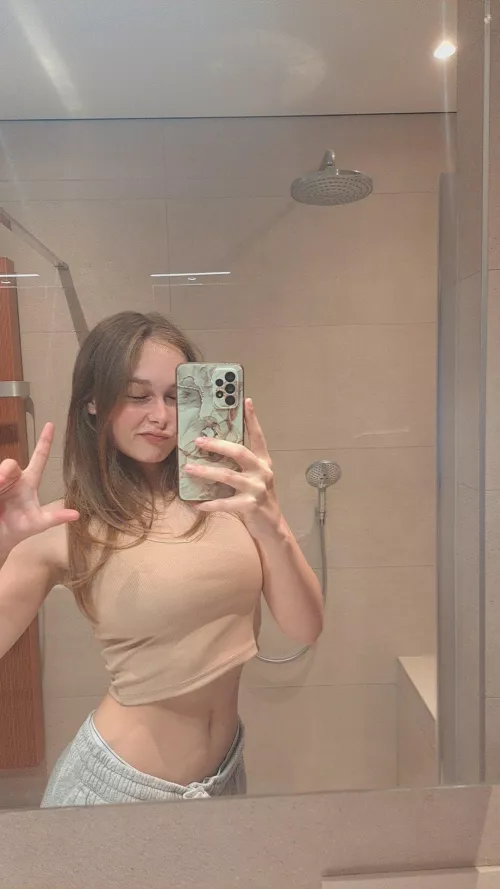 I'm new on reddit, looking for some long term good findom cucks on here to spoil me. Will you be my good simp? 🥰 by yourowner_flora