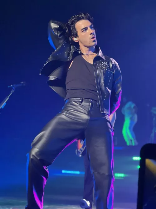 Joe Jonas (bet he gets nice and musky) by [deleted]