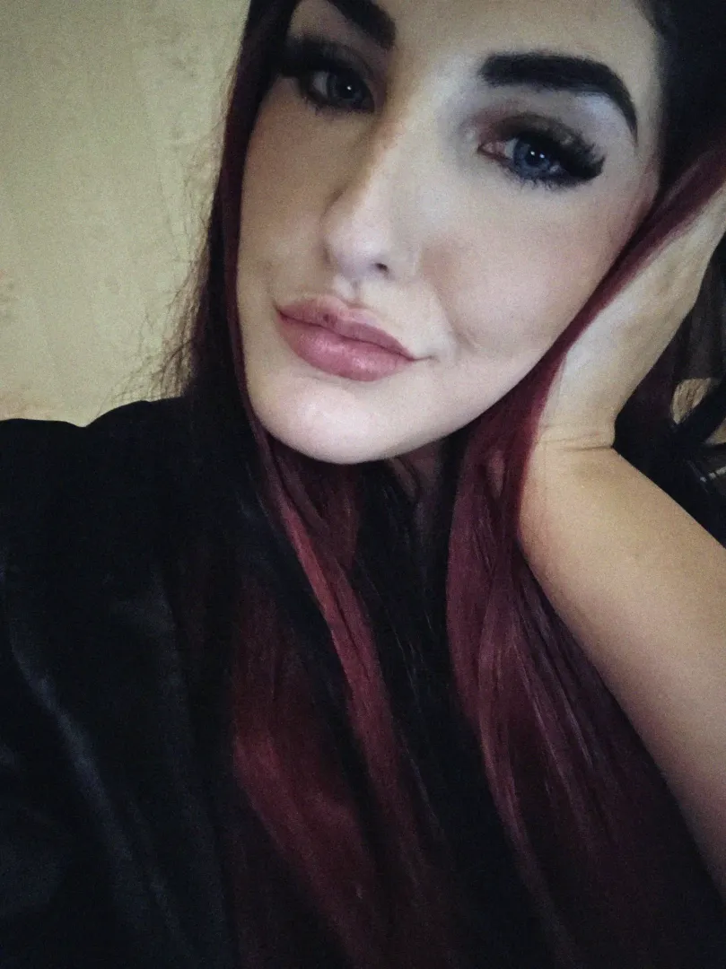 Just clocked out....who wants to chat and unwind??? posted by VelvetPulse4