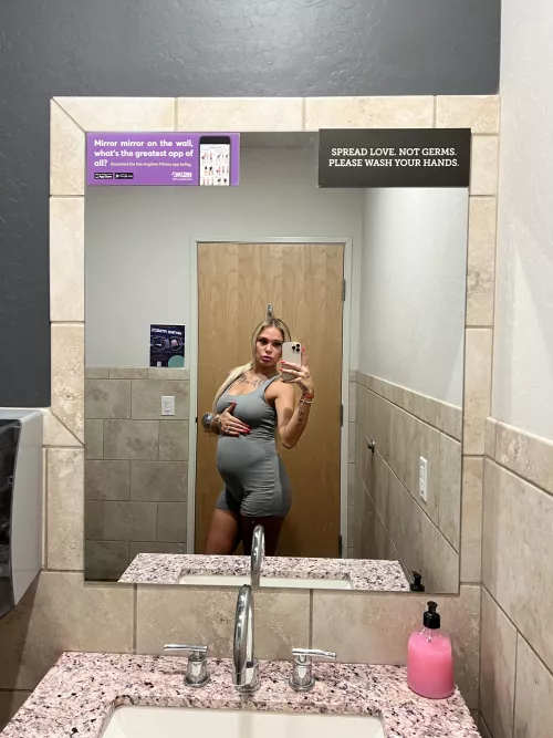 love going to the gym while pregnant  by pregnantprincessxx