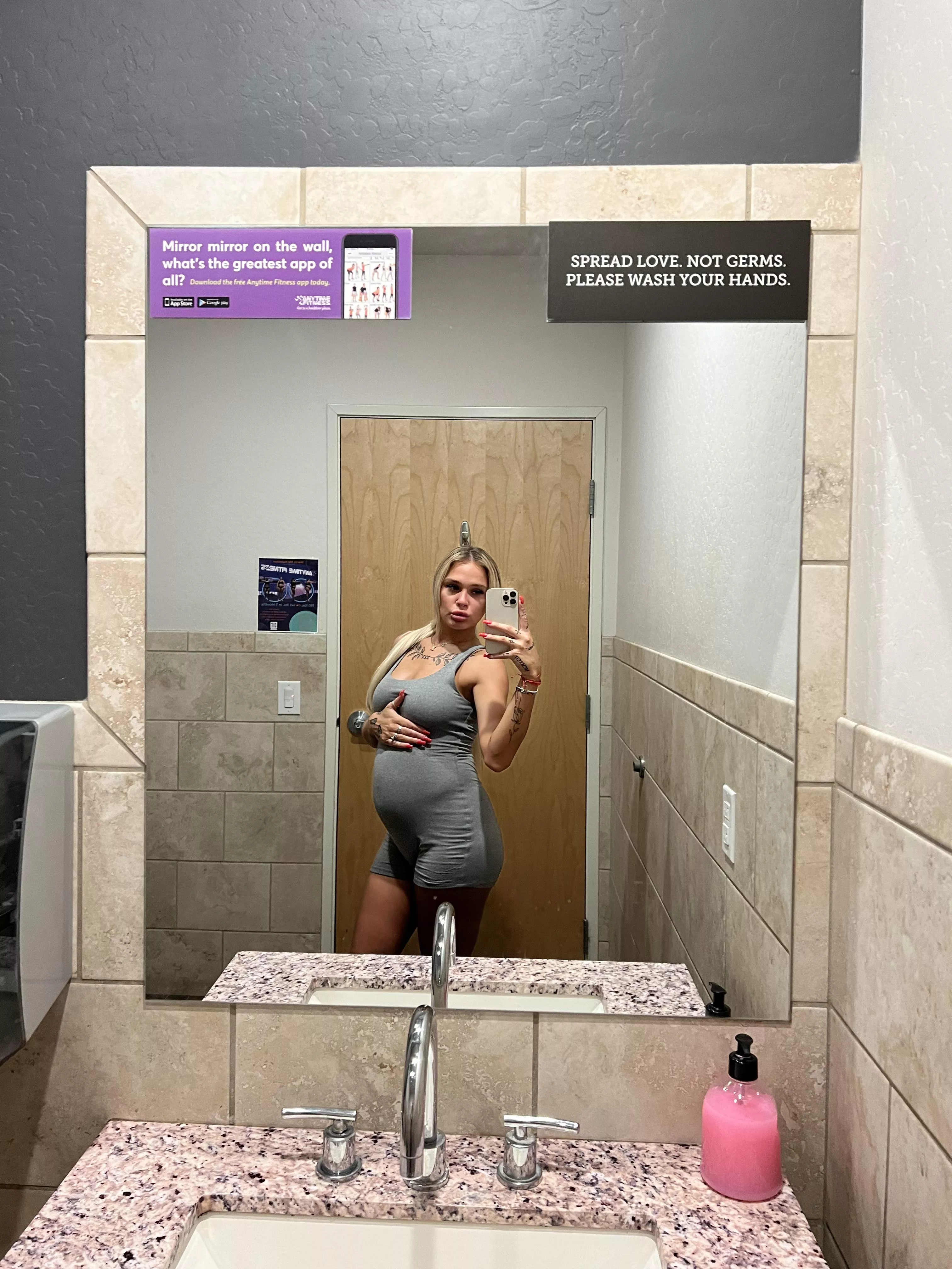 love going to the gym while pregnant  posted by pregnantprincessxx