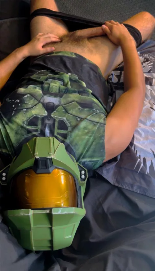 Master Chiefs got a huge weapons problem... Cum help, and he'll give you extra protein rations by homogymbro