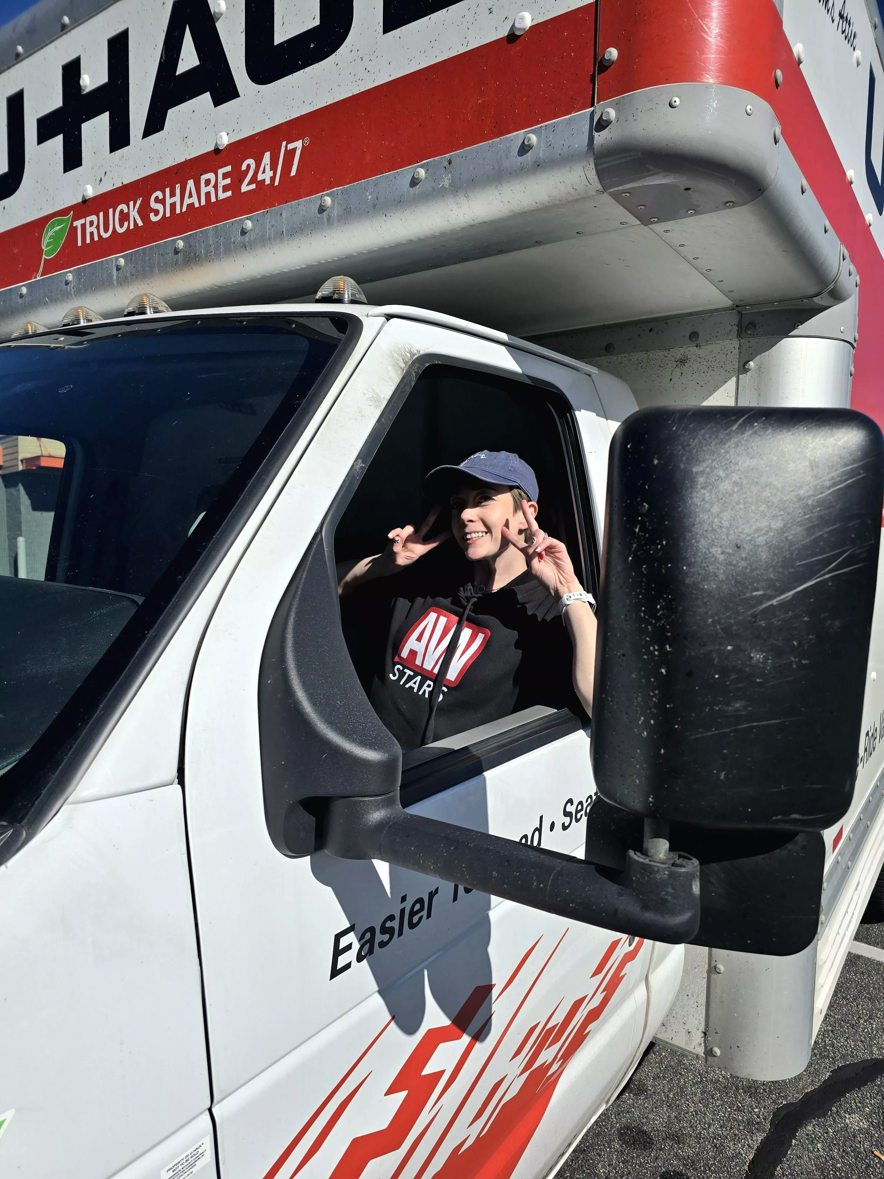 🏡MOVING DAY PART 1🏡 posted by littlerosexo