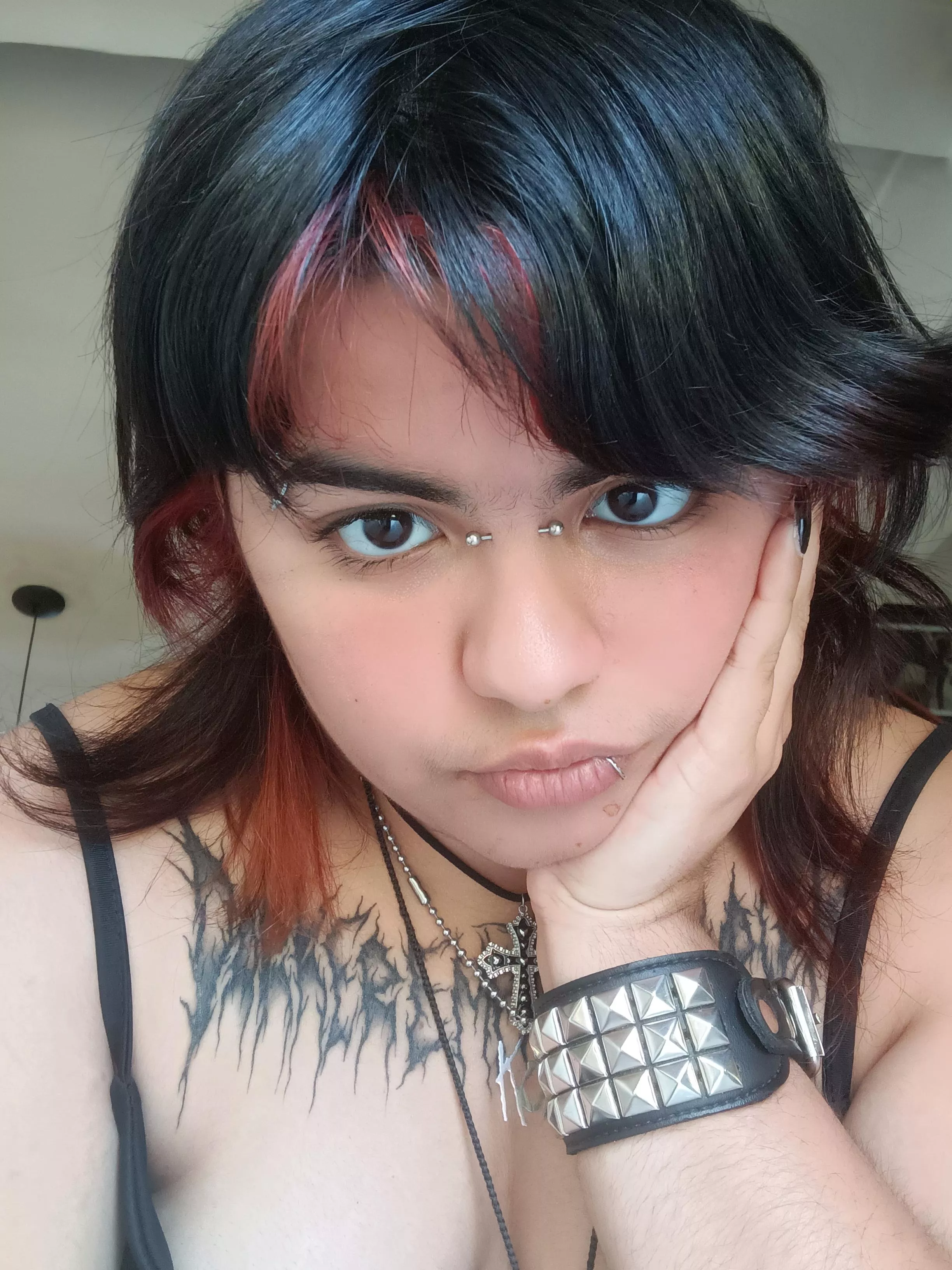 nothing gets me hotter than money. get to sending posted by santibxiii