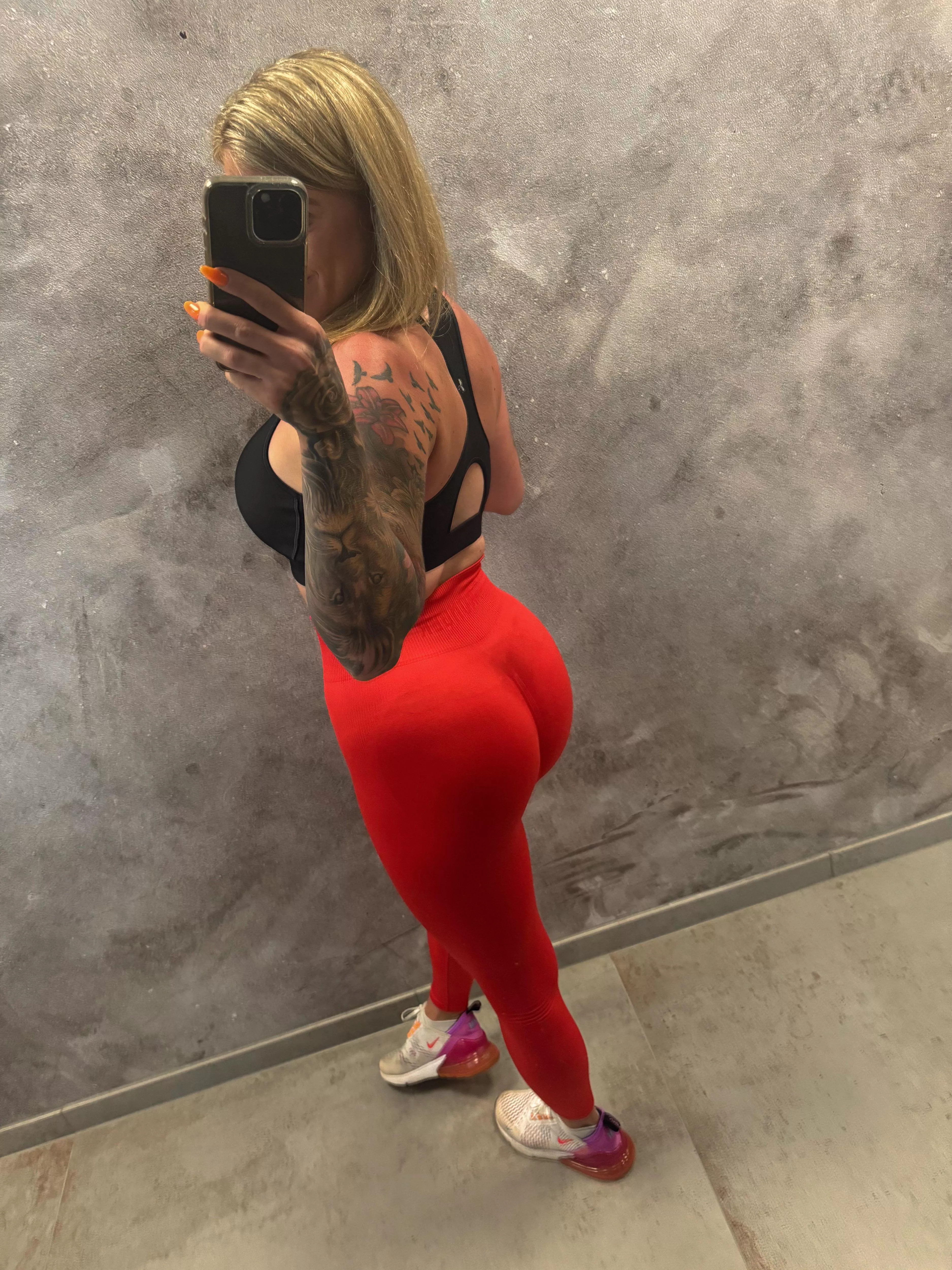 Post-gym booty inspection: Are you feeling the heat? posted by MssDiddi93