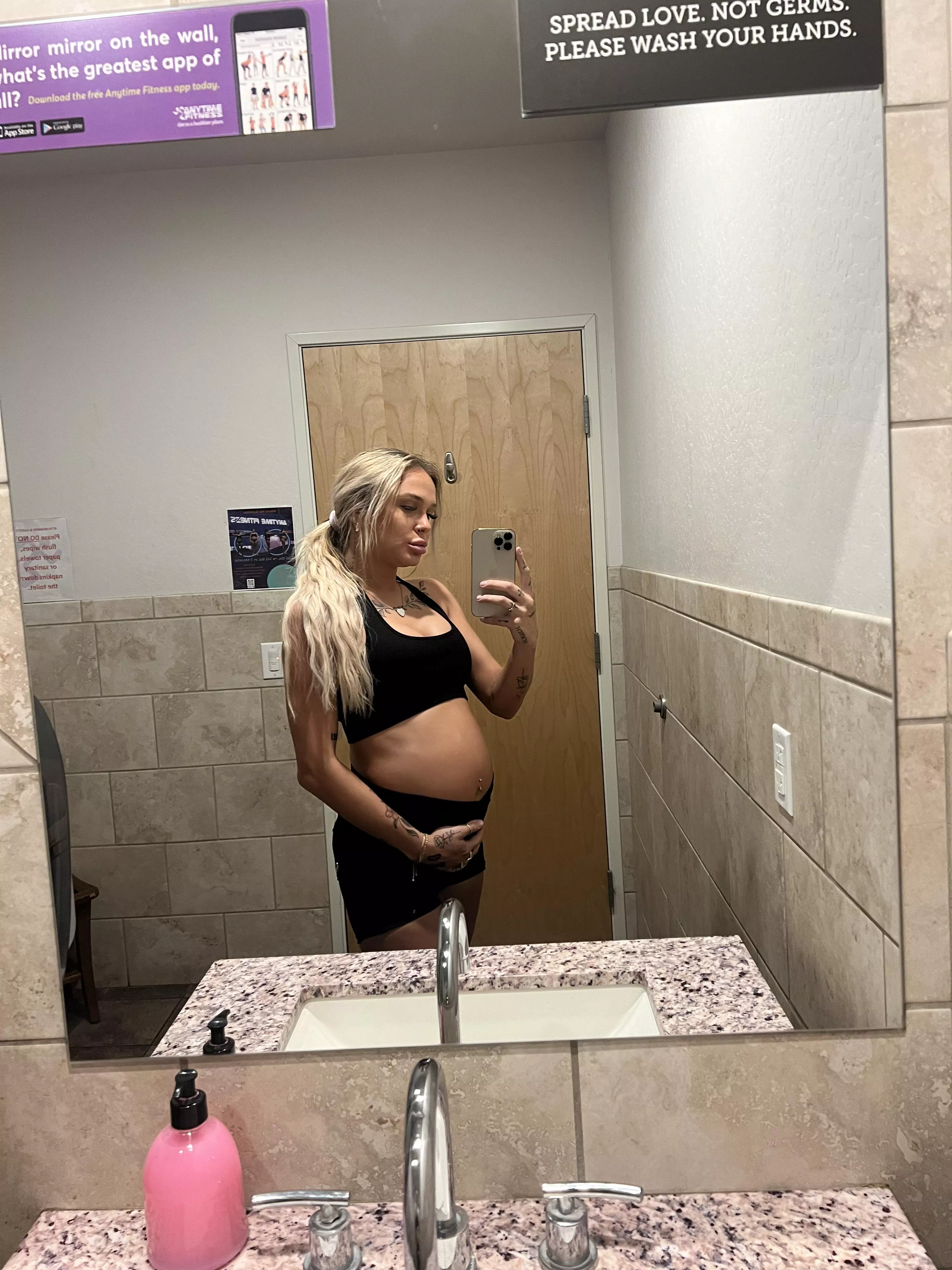 pregnant and still going to the gym  posted by pregnantprincessxx