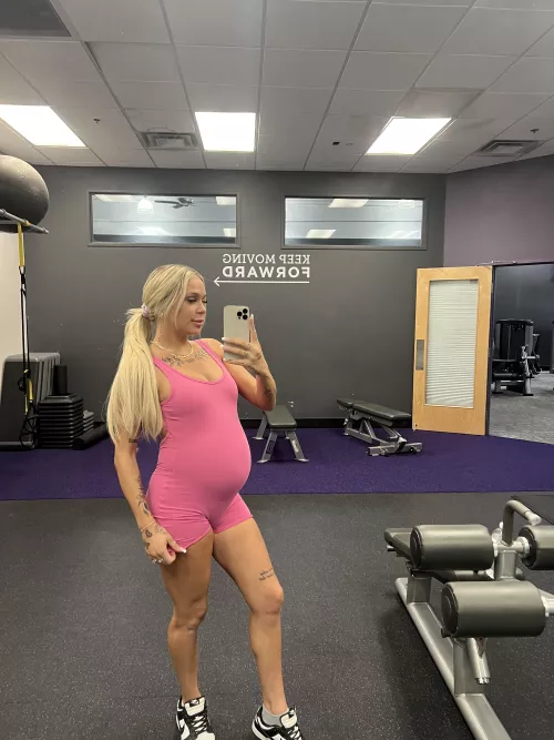 pregnant gym outfit by pregnantprincessxx