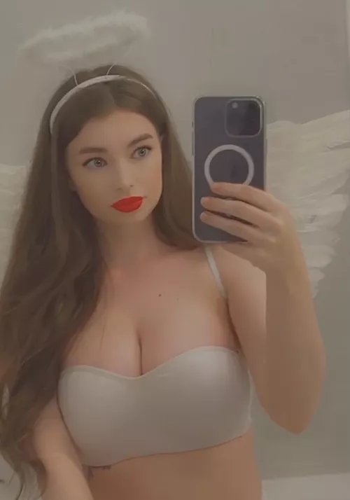 Realprettyangel 😇 by caitbabyxo