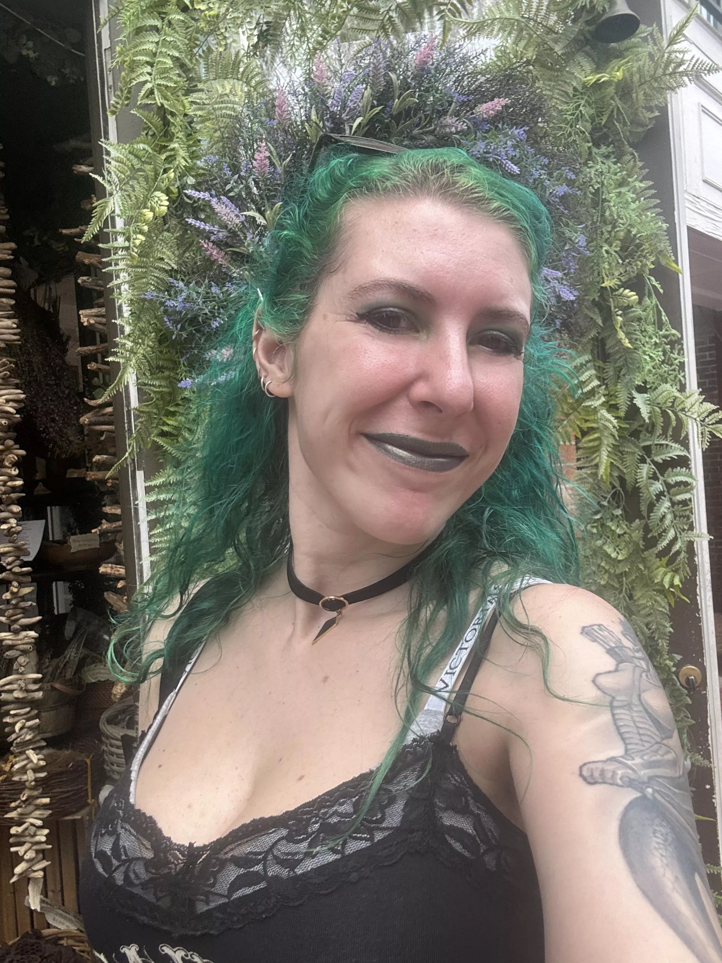 Spooky cleavage posted by sirenskiss3